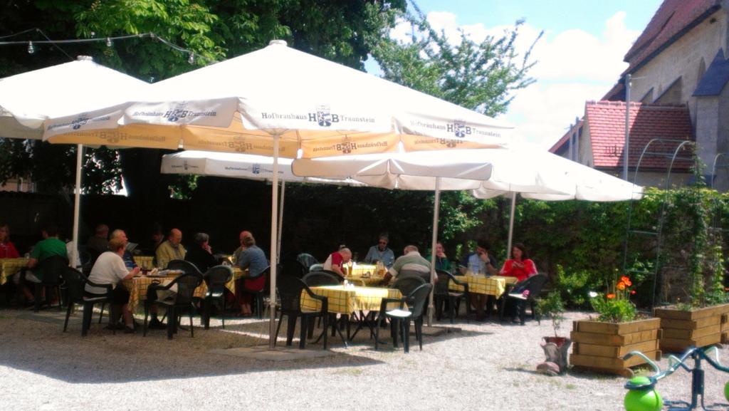 Stiftsgasthof Hochburg Hochburg-Ach Exterior foto